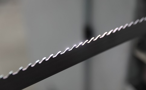 郑州双金属带锯条产生切削噪音的原因具体有哪些？